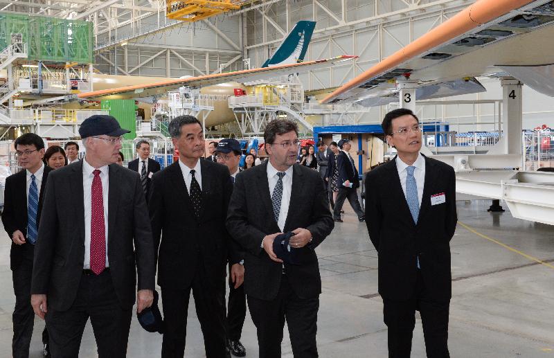  The Chief Executive, Mr C Y Leung, visited Airbus in Toulouse, France, today (June 7, Toulouse time). Picture shows (from right) the Chief Executive of Cathay Pacific, Mr Ivan Chu; the Senior Vice-President, Head of A350 XWB Programme of Airbus, Mr Patrick Piedrafita; Mr Leung and the Consul General of France in Hong Kong and Macau, Mr Eric Berti; touring the final assembly line at Airbus.